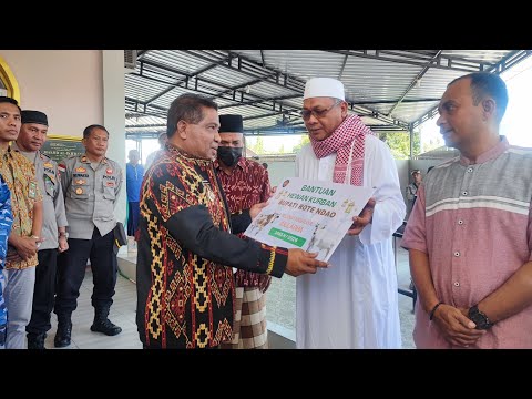 penjabat-bupati-serahkan-hewan-kurban-kepada-11-masjid-di-kabupaten-rote-ndao