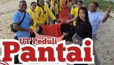 Wakil Bupati Rote Ndao ‘Nongki’ Bareng Teman Almamater, Rutin Bersihkan Pantai